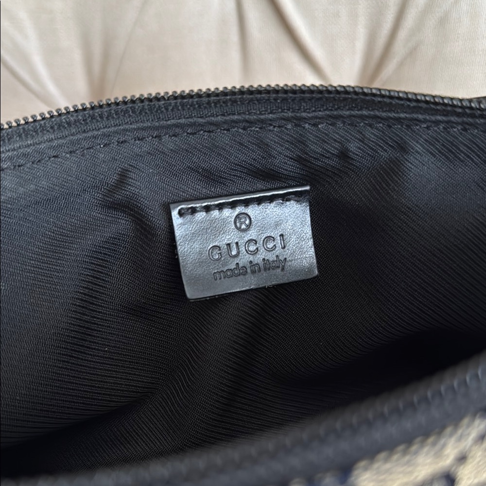 Authentic Gucci Boat Pouchette - Picture 6 of 8